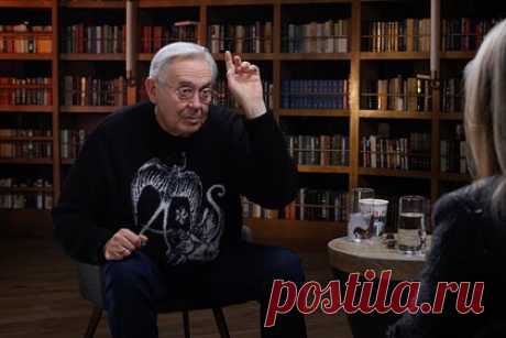 Стоянов рассказал о «дикой неловкости» из-за ролей в «Городке». Актер театра и кино, звезда юмористической программы «Городок» Юрий Стоянов заявил, что ему было неловко играть женские роли в шоу. «Я был изначально вынужден это делать», — высказался Стоянов о женских ролях в «Городке». Артист отметил, что не любил момент переодевания.