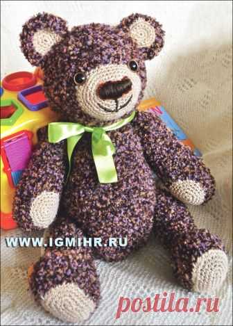 Обаятельный мишка из буклированной пряжи. Крючок