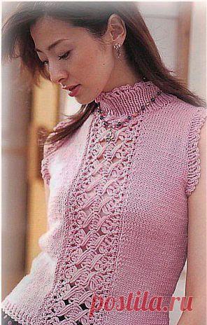 Топ с ажурной вставкой..