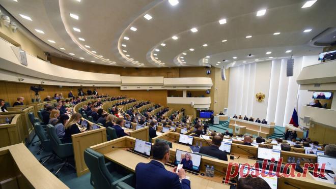 В Совфеде назвали возможные сроки внепланового заседания после инаугурации. Совет Федерации пока не вносил изменения в график работы на май, однако готов к ним, учитывая скорую инаугурацию президента РФ. Об этом ТАСС рассказал руководитель комитета Совфеда по регламенту и организации парламентской ...