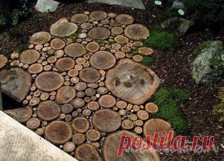 Дачная дорожка из деревянных спилов