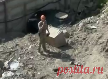 В Приморье двое рабочих разбились после обрыва троса строительного лифта. Во Владивостоке на стройке жилого комплекса на улице Невельского произошел инцидент со строительной люлькой. Как сообщает Telegram-канал NEWS.VL, в результате пострадали двое рабочих. По предварительным данным, они сорвались с большой ...