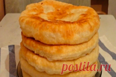 С этим рецептом забудете, что такое хлеб! Пушистые лепешки на кефире: вкусно и быстро Такими пышными лепешками частенько баловала меня бабушка, пекла их каждую неделю. Как же сложно было дождаться, пока они хоть немного остынут… Сейчас я готовлю такие лепешки для своих родных, чему они несказанно рады! Ингредиенты: кефир любой жирности — 500 мл сода — 1 ч...