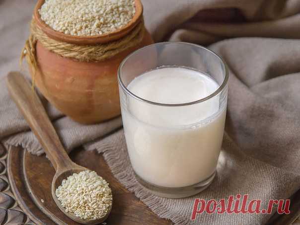 ~ ~ ~ ~ ~ ~ ~ ~ ~ ~
 Кунжутное молоко
~ ~ ~ ~ ~ ~ ~ ~ ~ ~

Кунжут является превосходным источником природного кальция. По содержанию этого микроэлемента кунжут оставляет далеко позади большинство продуктов питания. Стало быть, блюда, в которых имеются семена кунжута, способны снабдить организм человека, перешедшего на сыроедение, необходимым количеством кальция.

Таким блюдом, а точнее напитком, является исключительно питательное и полезное молоко из кунжута. В ста граммах...