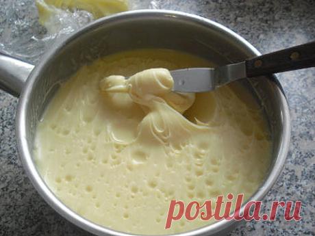 Ганаш - крем под мастику
ганаш -крем можно делать из трёх сортов шоколад , белого, чёрного и молочного. Какой вам надо на цвет и вкус, такой делайте и крем. 

И вот такое соотношение сливок к шоколаду:
Молочный шоколад 300 грамм/ сливки 200 мл 

Белый шоколад 400 грамм / сливки 200 мл 

Чёрный шоколад 200 грамм / сливки 200 мл

Я делала из белого шоколада. Здесь можно брать любой ваш любимый шоколад.

Я делала из 300 мл сливок и 600 грамм белого шоколада.


Итак шоколад на...