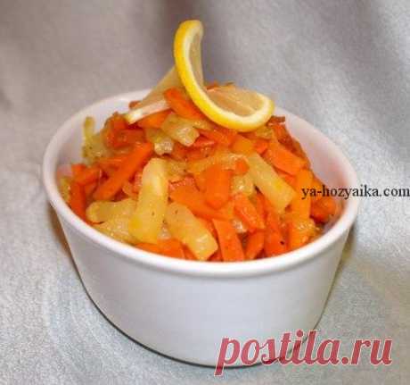 Салат морковь с ананасом рецепт. Салат с ананасами Изумительное блюдо с остро-сладким вкусом, которое великолепно дополнит любой рыбный изыск и составит душевную компанию для порции мяса.