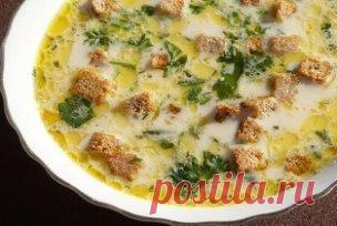 ТОП-5 СЫРНЫХ СУПЧИКОВ 
1) СЫРНЫЙ СУП С ГРЕНКАМИ 
Ингредиенты:
● 2 л воды или бульона
● 4 картофелины
● вермишель
● плавленный сырок
● 20 гр сливочного масла
● соль, перец — по вкусу
● специи (по желанию)
● хлеб
● зелень
Приготовление:
1. Картофель очистить, нарезать соломкой. Добавить в кипящую воду (бульон) и варить до полу готовности.
2. Плавленный сырок нарезать на небольшие кусочки, добавить в кастрюлю и хорошо перемешать. Когда сыр расплавиться добавить вермишель, соль, перец, сливочно