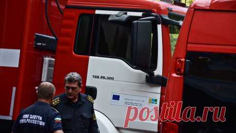 В Болгарии загорелись три склада с пиротехникой. Пожар охватил три склада с пиротехническими изделиями в Софийской области Болгарии. Об этом сообщает телеканал Болгарское национальное телевидение (БНТ) со ссылкой на МВД. Инцидент произошел вблизи города Елин-Пелин Софийской области. По ...