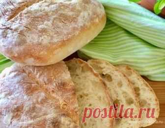 Сельский хлеб Hamelman's Pain Rustique. Ингредиенты: мука, вода, дрожжи свежие Предлагаю вам сегодня рецепт невероятно вкусного ароматного и очень простого хлебушка! На мой взгляд, этот хлеб очень похож на чиабатту. Также у этого хлебушка есть очень большой плюс, он подходит почти ко всем блюдам. Рецепт из книги Дж. Хамельмана.