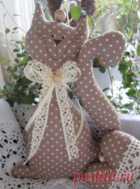 Выкройки текстильных котиков для уюта в интерьере