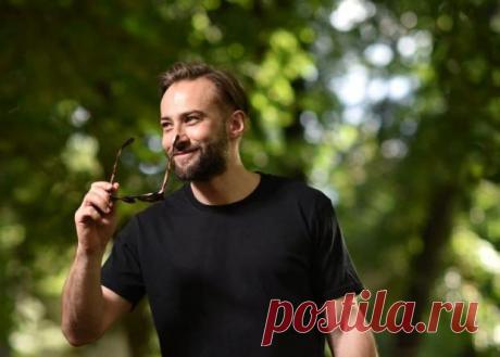 Дмитрий Шепелев – шутник: телеведущий разыграл маму потерявшую багаж