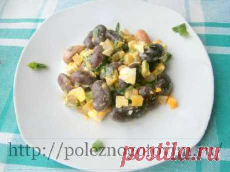 Салат из фасоли рецепт Это простой и вкусный салат с фасолью. Готовится он быстро в любой сезон, получается сытным и полезным. Отличное диетическое блюдо на ужин.