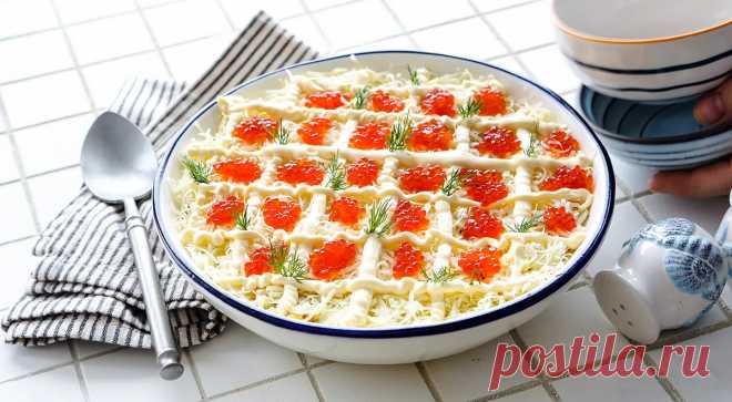 Салат Царский с кальмарами, креветками и красной икрой, пошаговый рецепт с фото на 308 ккал Салат Царский с кальмарами, креветками и красной икрой. Вкусный рецепт приготовления с пошаговым описанием, фото и отзывами. Удобный поиск рецептов и кулинарное вдохновение на Gastronom.ru