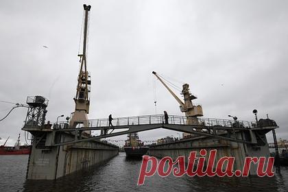 Россия с неизвестной целью переименовала свои корветы. Два строящихся корвета проектов 20380 и 20386 переименованы, сообщили ТАСС источники в кораблестроительной отрасли. Собеседники рассказали, что корвет «Ретивый» проекта 20380 стал называться «Меркурием», а корвету «Меркурий» проекта 20386 вернули прежнее имя «Дерзкий». Инициатива переименования принадлежит ВМФ.