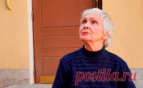 84-летнюю блокадницу оштрафовали по статье о дискредитации армии. Блокадницу Людмилу Васильеву оштрафовали на 10 тыс. руб. из-за антивоенного пикета в центре Петербурга. Поводом для составления протокола послужила пацифистская надпись на плакате