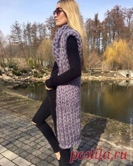 Лето бывает не всегда жаркое. И даже если днем печет солнце , вечерами бывает прохладно. Тут вас выручит жилет!