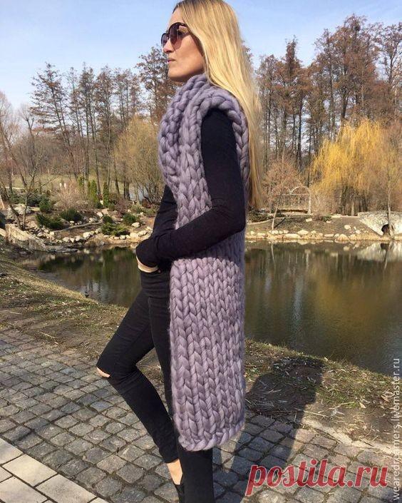 Лето бывает не всегда жаркое. И даже если днем печет солнце , вечерами бывает прохладно. Тут вас выручит жилет!