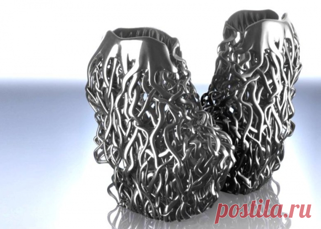 Шок! Как носить такую обувь? | Чёрт побери Тапочки из фондюшницы, вакуумные туфли и 3D-босоножки – реальность XXI века Трудно сказать, как человек должен реагировать на изощренные новинки дизайнеров. Порой кажется, что модные творцы явились к нам из других миров с миссией подарить частицу своей Вселенной. Тому доказательством стали последние обувные новинки. 1. Fondue Slipper Fondue Slipper – тапочки идеального размера от японского дизайнера Сацуки Охата, которые изготавли...