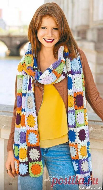 Шарф из цветным квадратов в стиле пэчворк крючком Вот что получается, когда вязание крючком становится страстью! Яркие цветные круги на фоне квадратов соединяются в огромный шарф. Чередуя опенки по желанию, можно создать множество уникальных вариантов. Размер: ок. 36 х 252 смОписание моделиРазмер: ок. 36 х 252 смВам потребуется: пряжа...