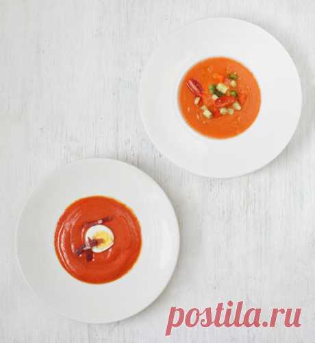 Испанская кухня: Гаспачо и сальморехо
Нежные протертые холодные супы из свежих помидоров и других овощей, с хлебом и чесноком, заправленные оливковым маслом и уксусом.