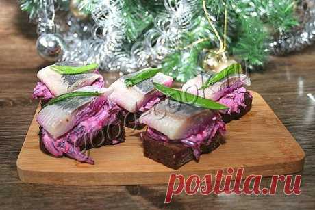 Канапе с солёной сельдью и свёклой, рецепт приготовления