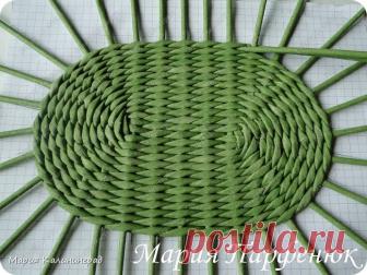 Как сплести овальное дно (мастер класс) Здравствуйте жители Страны Мастеров ! Давно хотела выложить все свои находки в плетении в Страну , но всё не могла выбрать время . В этот раз хочу поделится с Вами овальным донышком, при котором получается простейший расчёт и аккуратный внешний вид . Улучшенный вариант которого был создан совместно с Нелли Муратовой .