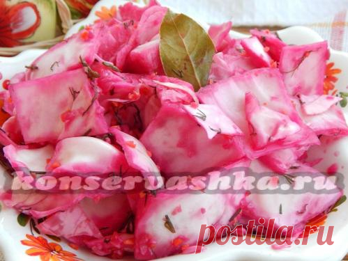 Капуста со свёклой и чесноком быстрого приготовления