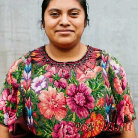 "Preserve your identity. Be proud of your origins. Share your history." Very touching #repost from our partner organization @daisies_and_doodles. A few weeks ago they traveled to #Guatemala in preparation of their anticipated collection from #MayaTraditions. In our community Quiejel, close to Chichicastenango, they interviewed artisan Yessica. Read the whole interview on @daisies_and_doodles journal: https://www.daisiesanddoodles.com/blogs/journal

#giftsthatgiveback #handm...