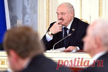 Лукашенко сообщил о планах оппозиции захватить часть Белоруссии. Президент Белоруссии Александр Лукашенко сообщил, что оппозиция планирует захватить часть страны и ввести туда войска НАТО. Глава государства заявил, что в планах оппозиции — захват Кобринского района страны и города Малорита. «Ну, Малорита рядом, ладно, Кобрин-то далеко от границы», — добавил он.