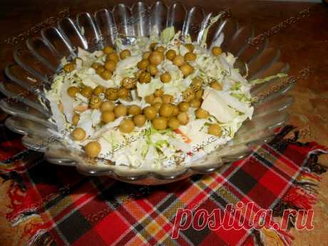 Салат из пекинской капусты с яблоком