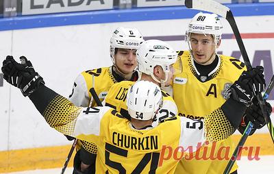 "Северсталь" повела в серии первого раунда плей-офф КХЛ с ЦСКА, выиграв второй матч подряд. Счет в серии до четырех побед стал 2-1 в пользу череповчан