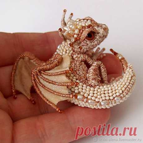 Броши ручной работы. Заказать Брошь дракон "Ириска" Брошь бисер. Маленький дракон. Алёна Литвин (Alena Litvin). Ярмарка Мастеров.