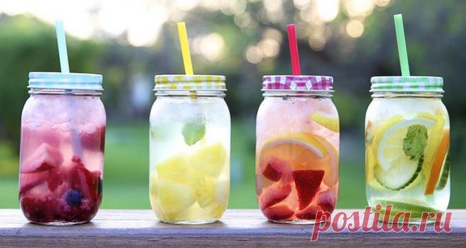 Как приготовить освежающую фруктовую воду: несколько рецептов