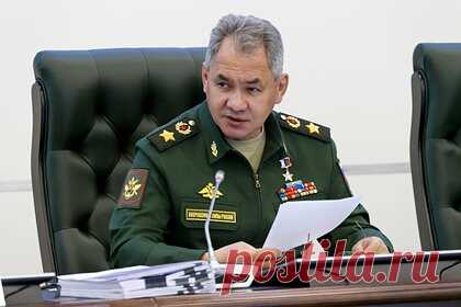 ЕС ввел санкции против Шойгу и военного командования России. Евросоюз ввел персональные санкции в связи с признанием Россией Донецкой и Луганской народных республик против и военного командования РФ. В частности, в список попали министр обороны России Сергей Шойгу, главнокомандующий Военно-морским флотом Николай Евменов, командующий Военно-воздушными силами Сергей Дронов.