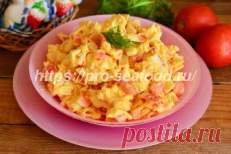 Салат с крабовыми палочками и помидорами на скорую руку