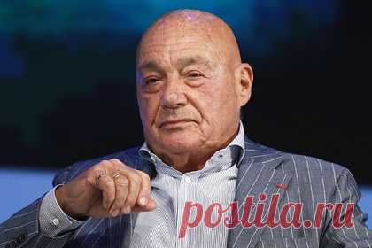 Познер ответил на критику из-за молчания по поводу «ситуации в России». Журналист и телеведущий Владимир Познер ответил на письмо женщины, которая раскритиковала его из-за «умалчивания» того, что происходит в России. Зрительница спросила, по какой причине Познер отказывается освещать проблемы страны. Телеведущий начал свой ответ с того, что не до конца понимает суть вопроса.