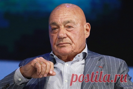 Познер ответил на критику из-за молчания по поводу «ситуации в России». Журналист и телеведущий Владимир Познер ответил на письмо женщины, которая раскритиковала его из-за «умалчивания» того, что происходит в России. Зрительница спросила, по какой причине Познер отказывается освещать проблемы страны. Телеведущий начал свой ответ с того, что не до конца понимает суть вопроса.