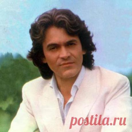 Риккардо Фольи. Легендарный Хит 80-х от покорителя женских сердец! Отчаянный разбиватель наших сердец Риккардо Фольи и его динамичный, наполненный философским смыслом хит «Повседневная жизнь» («Storie Di Tutti I Giorni»). Когда-то этот гимн несбывшимся надеждам сдела…
