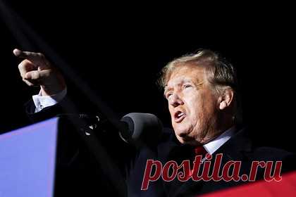 Трамп призвал вернуть «американскую мечту» на выборах. Бывший президент США Дональд Трамп заявил, что администрация нынешнего американского лидера Джо Байдена «уничтожает американскую мечту» и призвал вернуть ее. «Если мы ничего не можем сделать с упадком Байдена, мы можем прийти на выборы в ноябре и сделать Америку снова великой», — сказал он.