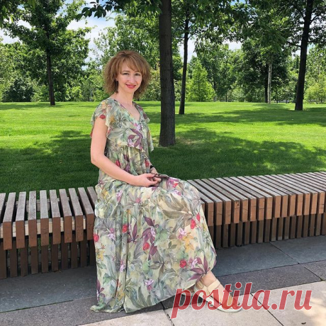 Так как Инстаграм - это социальная сеть, то без личных фото автора страницы не обойтись 🙃.
.
Для тех, кто подписался на мой блог совсем недавно, представлюсь😉. 🌱Меня зовут Елена. Почти пять лет назад моё творчество стало нечто бОльшим, чем просто хобби.
. 🌱 Для этого пришлось сконцентрироваться только на вышивке украшений, оставив декупаж, вязание, шитьё кукол, полимерную глину, фоамиран, канзаши, скраб и прочие мои творческие увлечения в прошлом😅.
.
🌱Ведь только ско...