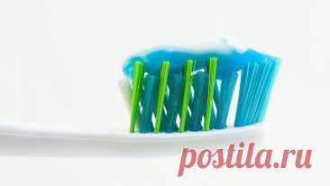 Зубная паста Colgate Total Active Prevention Clean Mint попала под запрет в Аргентине из-за учащения случаев побочных эффектов. Потребители жалуются на воспаление полости рта, волдыри, боль, жжение, отеки и даже язвы.