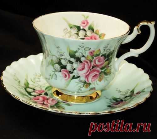 Royal albert pink roses snowdrops blue tea cup and saucer