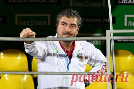 Помощник Карпина рассказал о берегущих себя в контрольных матчах игроках сборной. Николай Писарев, помощник главного тренера сборной России Валерия Карпина, высказался о мотивации футболистов в товарищеских матчах. По его словам, в контрольных поединках игроки берегут себя. «И это нормально! Игроки должны понимать, к чему готовиться», — отметил Писарев.