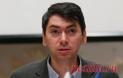 Сопредседателя движения "Голос" Мельконьянца задержали до избрания меры пресечения. Его доставили в ГСУ СК РФ для предъявление обвинения по делу об организации работы нежелательной в России НПО