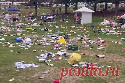 Тысячи туристов превратили популярный пляж в свалку после вечеринки на Рождество. Около десяти тысяч туристов пришли отпраздновать Рождество на популярном пляже Бронте в Сиднее и превратили его в свалку. В день мероприятия там находились полицейские и спасатели. Кроме того, во время рекламной кампании вечеринки в соцсетях гостей предупреждали, что в этой зоне нельзя распивать алкоголь.