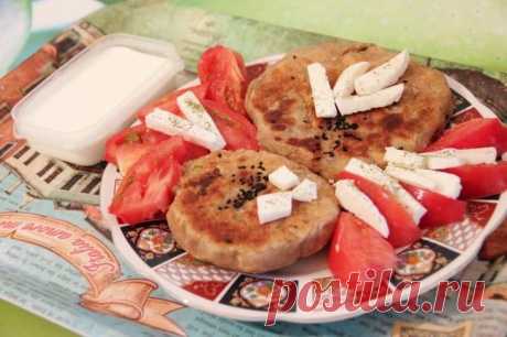 Индийские лепешки бхаторы с овощами и сыром