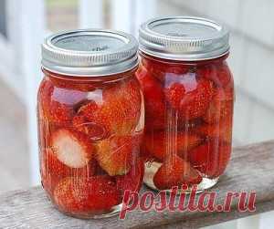 Варенье из виктории | Мир Женщины/Ягоды клубники садовой или крупноплодной красные, реже розовые или белые. Клубника(виктория- название одного из сортов клубники) — ягода очень нежная и в сыром виде не подлежит длительному хранению.Из ягод клубники садовой заготавливают варенье, компоты, джемы, повидло.Варим варенье из виктории...