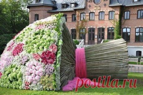 Самый большой букет роз. 13777 роз стоят каких-то 1.500.000 рублей