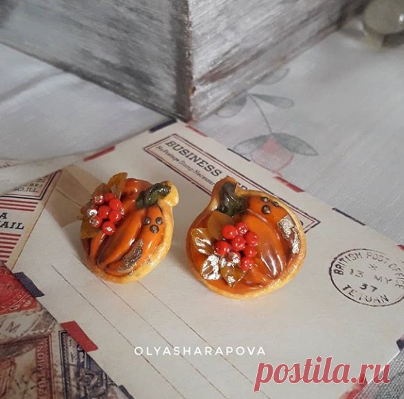 🍂🍁 Хит осени🎃🍁🍂 
Брошечки-значки  "Тыковки" от @olga_polyclay