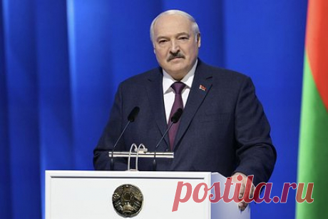 Лукашенко простил лесбиянок. Президент Белоруссии Александр Лукашенко простил лесбиянок и обвинил мужчин в недоработке. Об этом он высказался в послании белорусскому народу и Национальному собранию. Глава государства также обратил внимание, что в Белоруссии, в том числе в органах власти республики, присутствуют представители ЛГБТ.